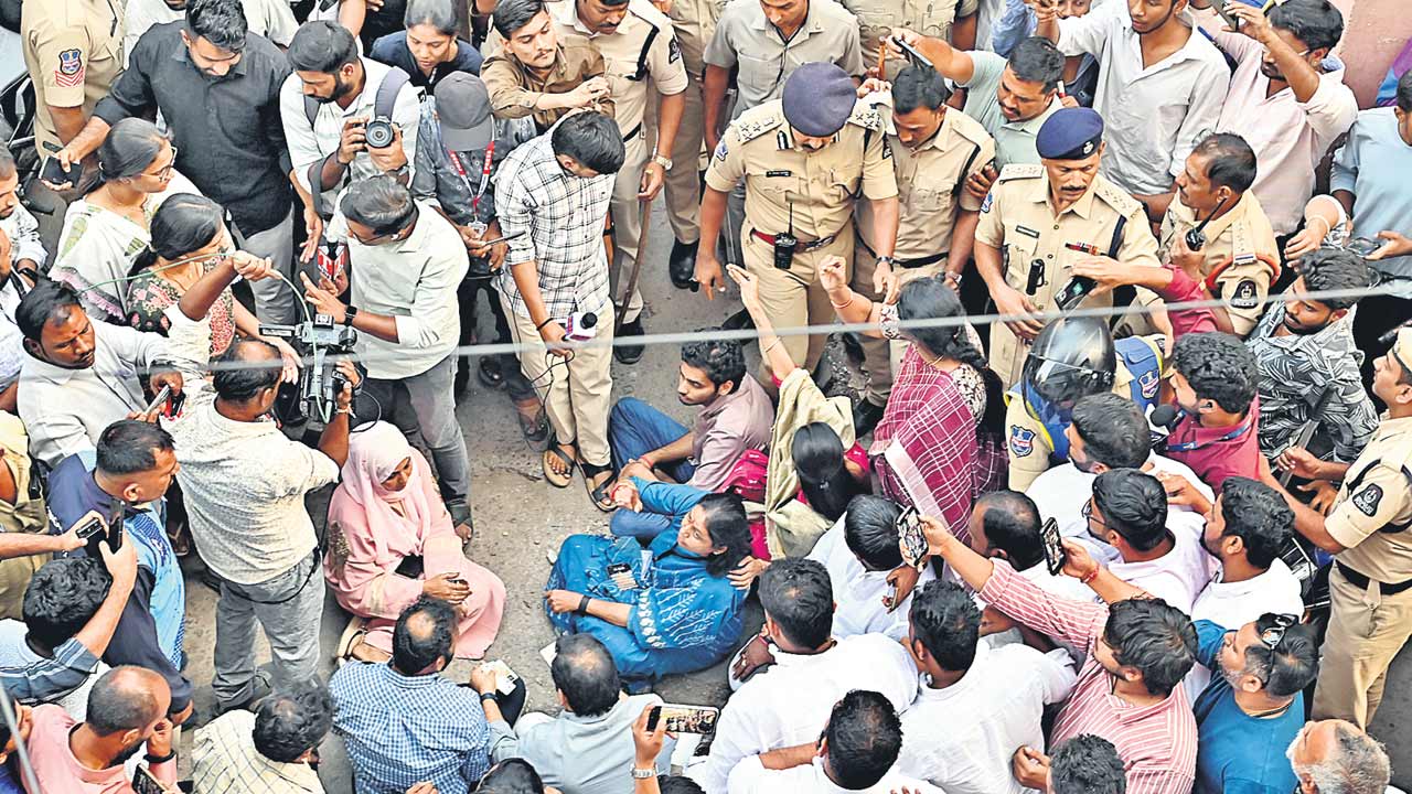 కాంగ్రెస్‌ రౌడీయిజం