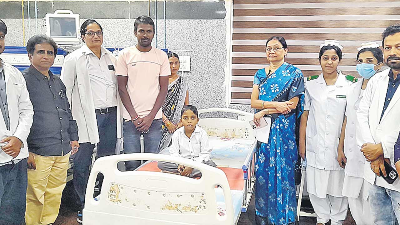 గాంధీలో బాలుడికి అరుదైన ఆపరేషన్‌