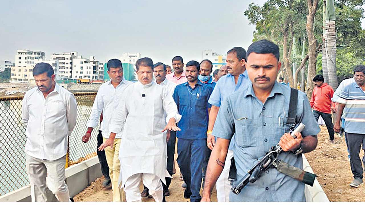 నల్ల చెరువులో ఎస్టీపీ నిర్మించాలి