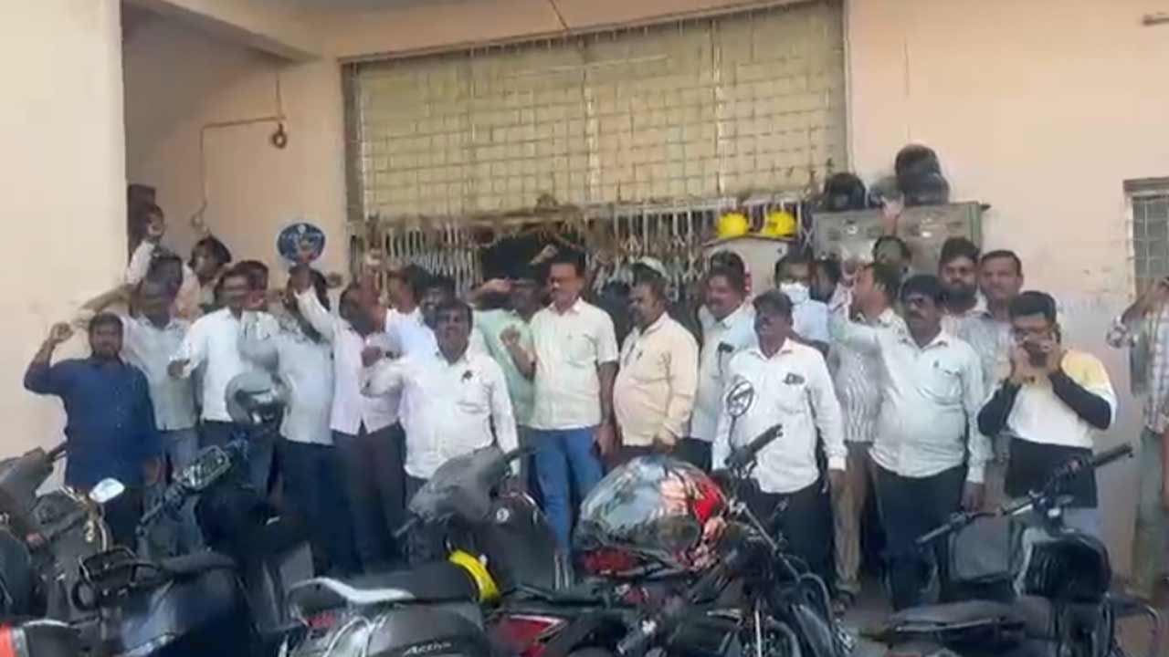 పోలీసుల దౌర్జన్యం