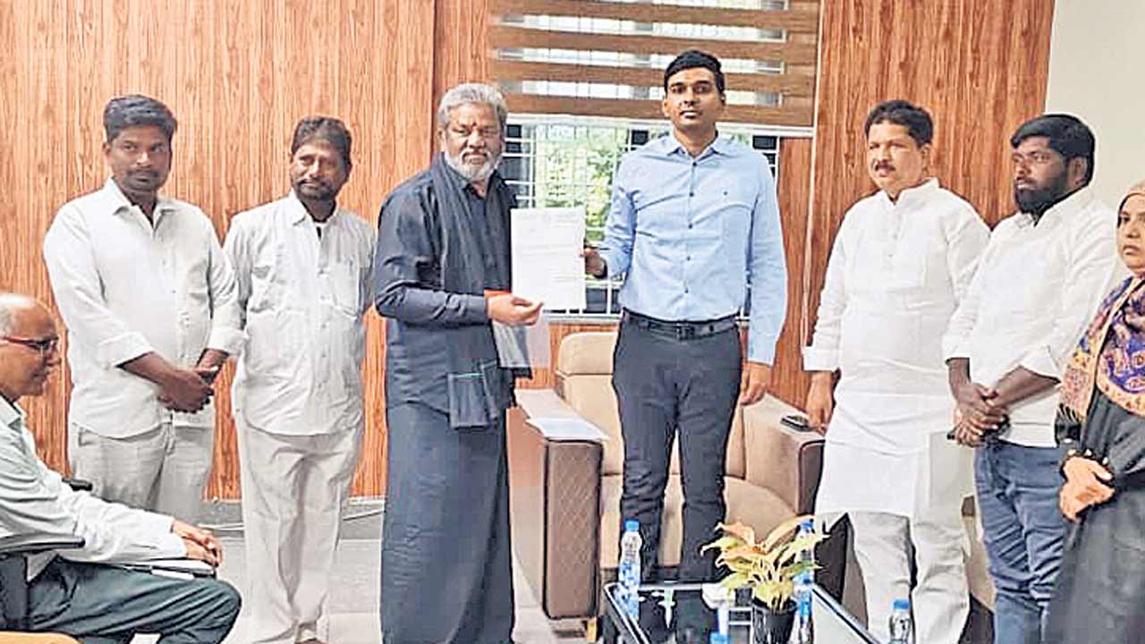 హౌసింగ్‌ బోర్డు స్థలంలో పాఠశాల నిర్మించాలి