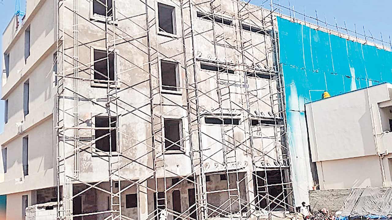 నిబంధనలు గాలికి..