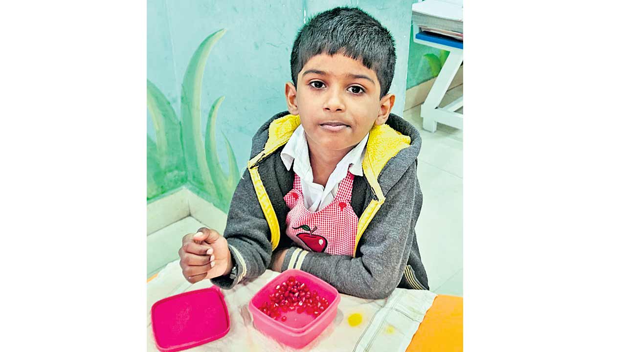 లిఫ్ట్‌లో ఇరుక్కొని బాలుడు మృతి