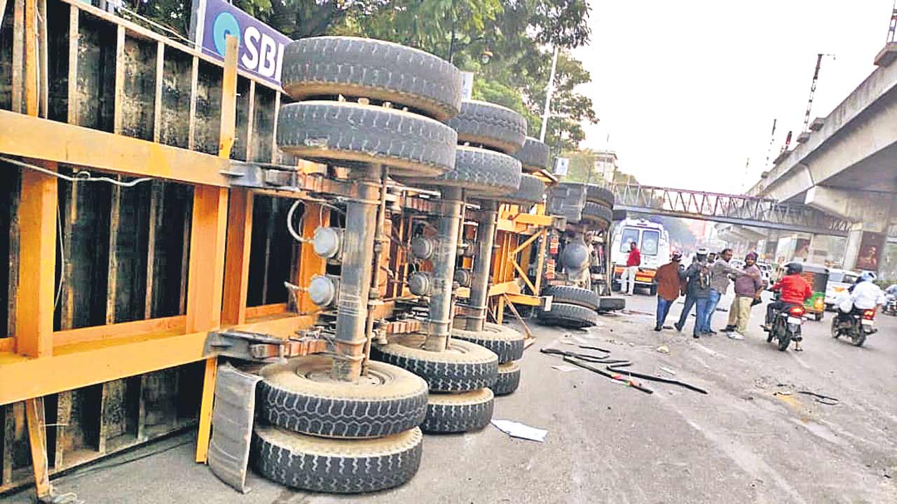 ఆ మూలమలుపు యమ డేంజర్‌..!