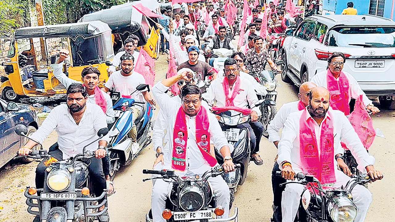 షేక్‌పేట్‌లో బీఆర్‌ఎస్‌ బైక్‌ ర్యాలీ