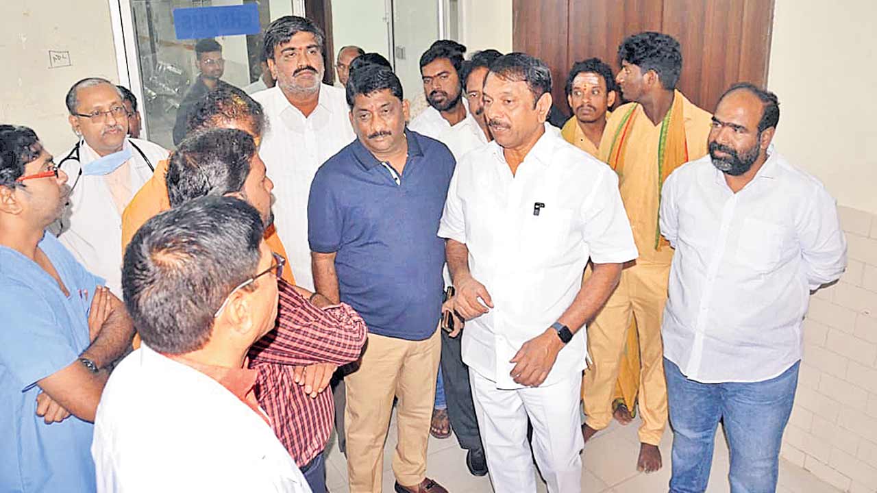 మందుల కొరత ఉండొద్దు