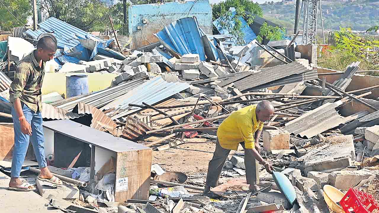 ప్రజల్లో అసహనం సుస్పష్టం