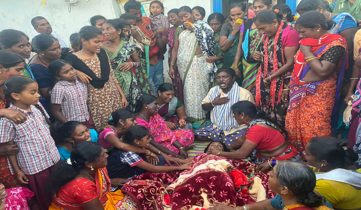 Hanging | కంచర్లలో ఉరేసుకొని మహిళ ఆత్మహత్య.. 40 రోజుల క్రితం భర్త గుండెపోటుతో మృతి