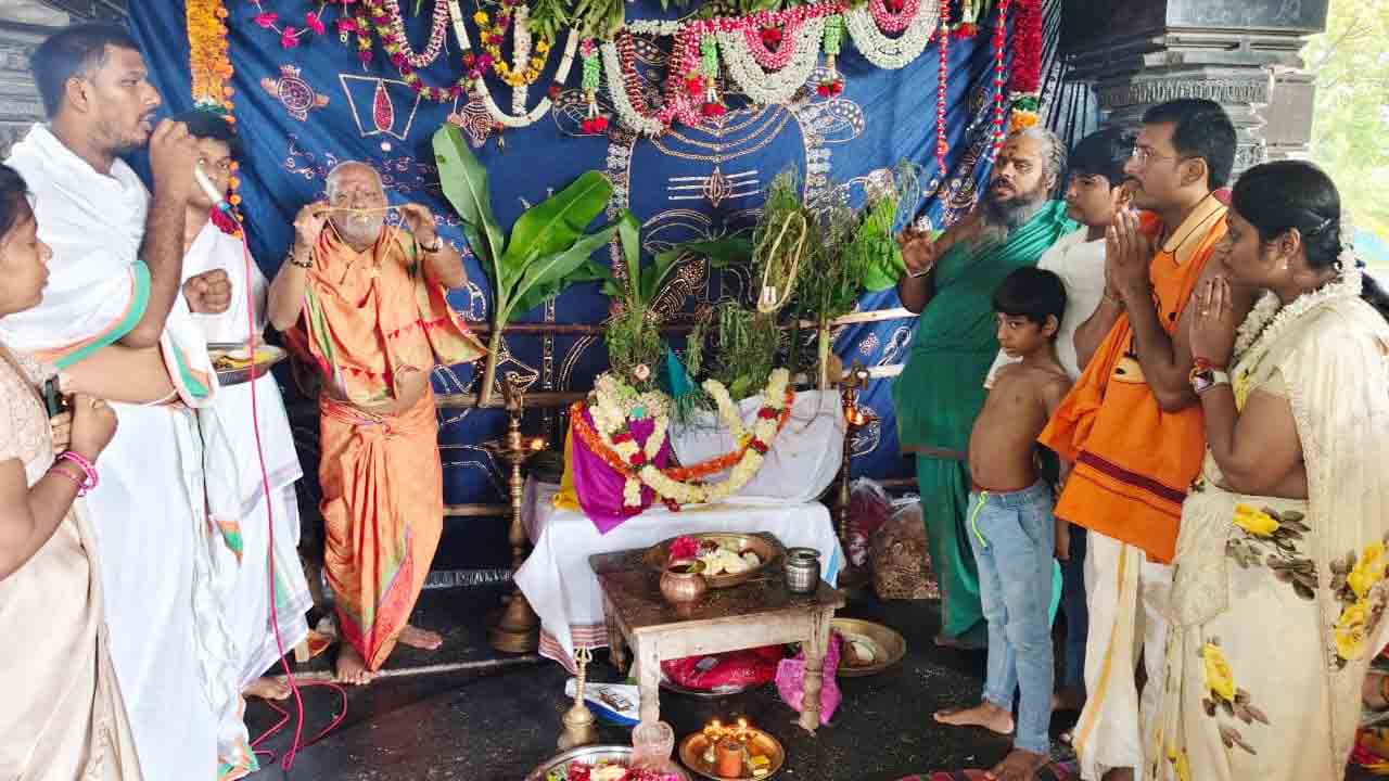 Hanmakonda | వేయిస్తంభాల గుడిలో ఘనంగా ధాత్రినారాయణస్వామి కల్యాణోత్సవం