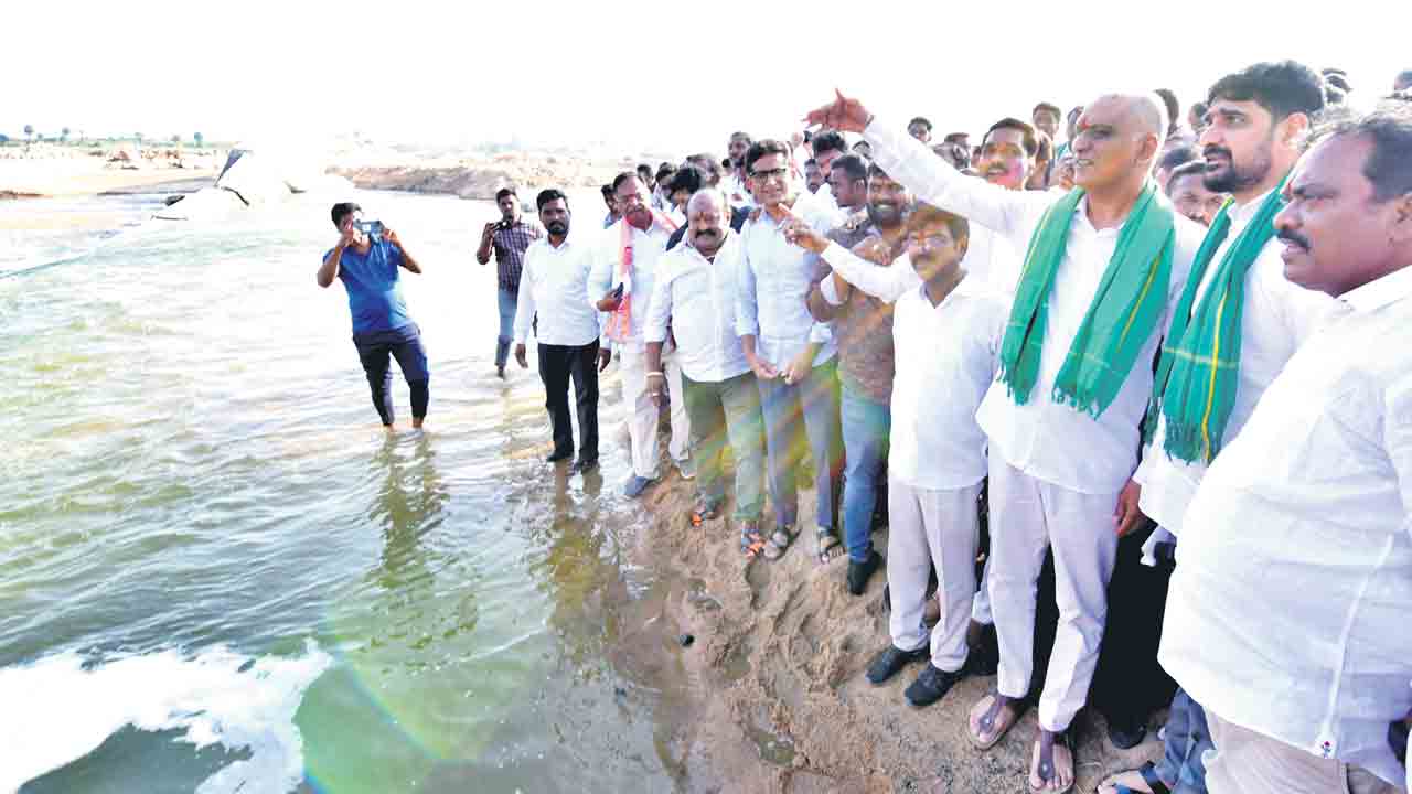 చెక్‌ డ్యాం పేల్చివేత కాంగ్రెస్‌ గూండాల పనే.. హరీశ్‌ రావు ధ్వజం