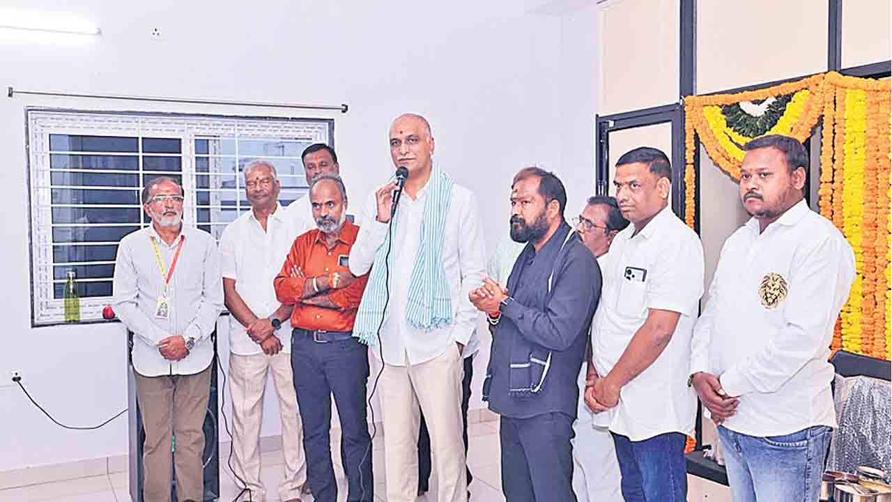 పేద వైశ్యులను ఆదుకోవాలి