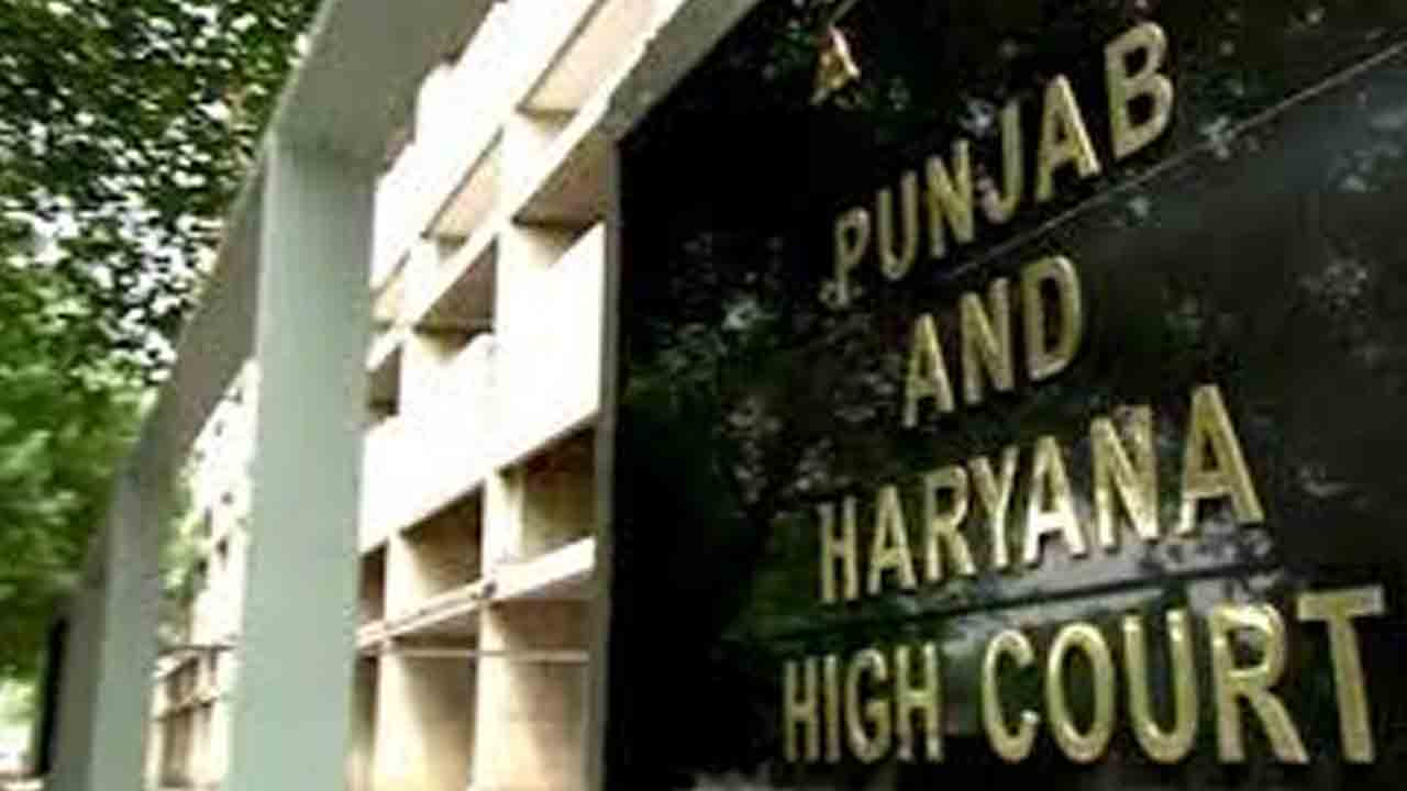 ఎమ్మెల్యే వస్తే నిలబడలేదని వైద్యుడిపై చర్యలా?