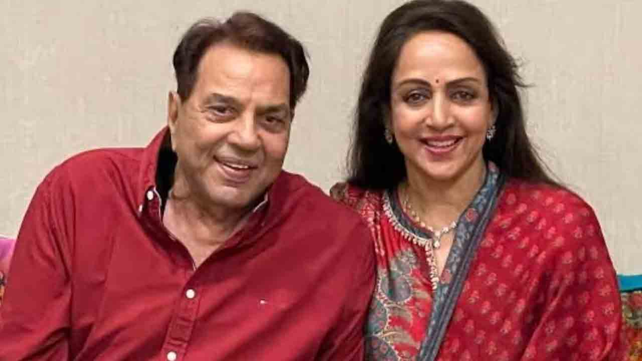 Dharmendra Health Update | నటుడు ధర్మేంద్ర మృతి అంటూ వార్తలు.. హేమా మాలిని తీవ్ర ఆగ్రహం!