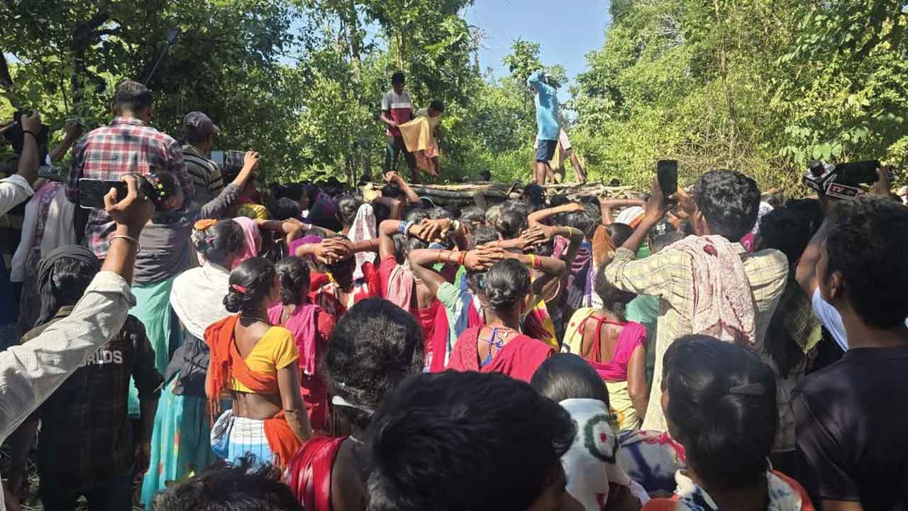 ముగిసిన హిడ్మా దంపతుల అంత్యక్రియలు