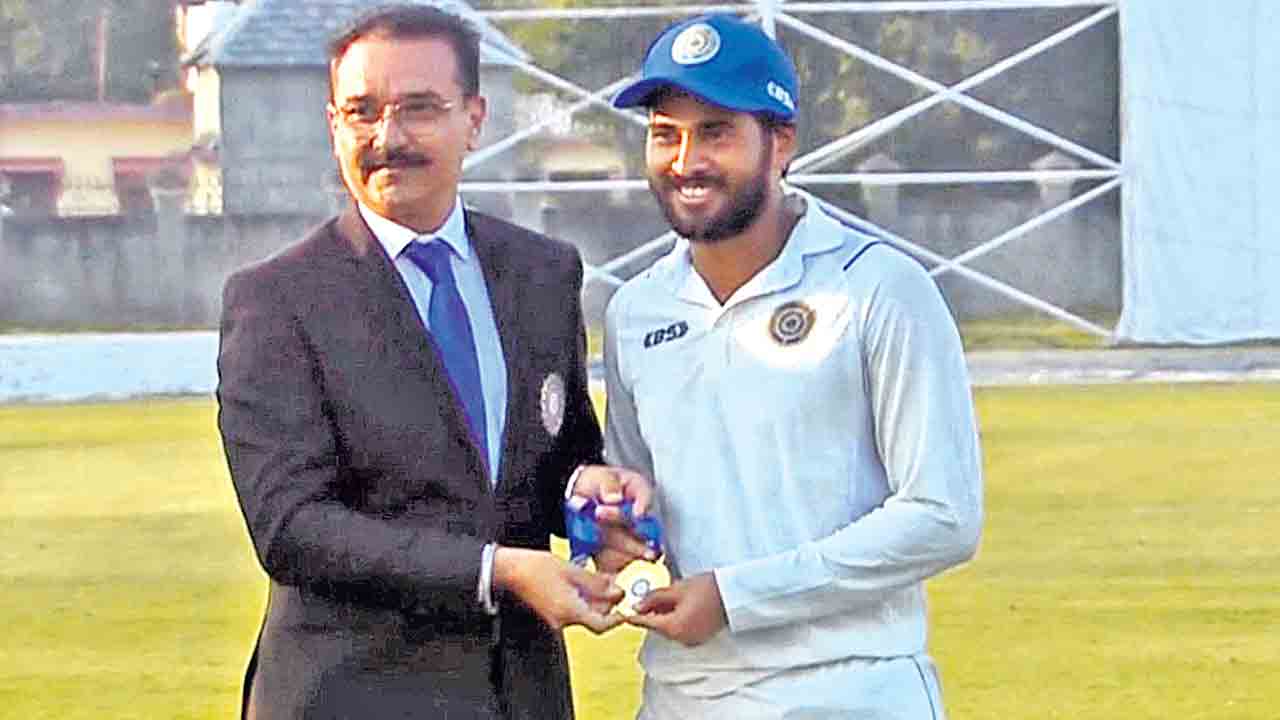 హైదరాబాద్‌ బోణీ.. అభిరాత్‌ సూపర్‌ ఇన్నింగ్స్‌