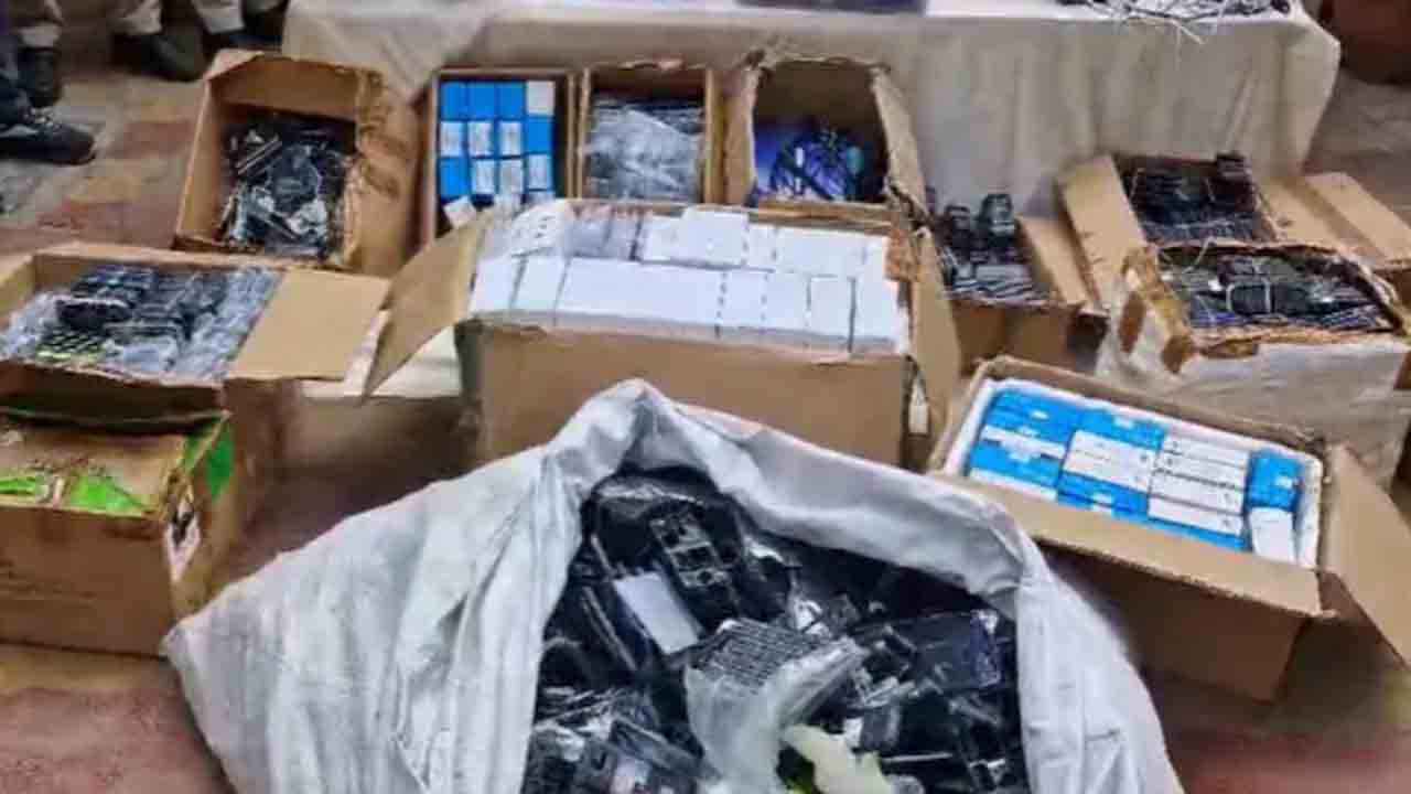 IMEI Tampering Unit Busted | అక్రమ మొబైల్‌ ఫోన్స్‌ తయారీ.. ఐఎంఈఐ ట్యాంపరింగ్   యూనిట్‌ గుట్టురట్టు