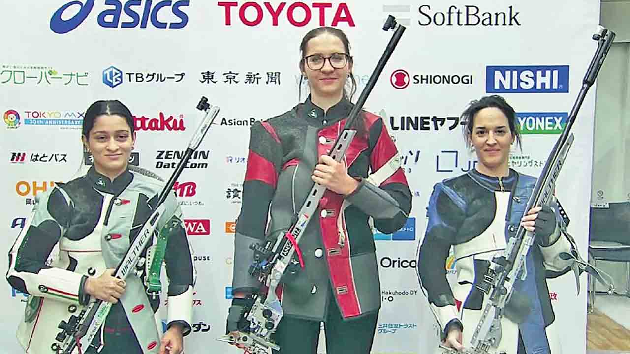 మహిత్‌కు మూడో పతకం.. దీక్ష దగర్‌కు స్వర్ణం