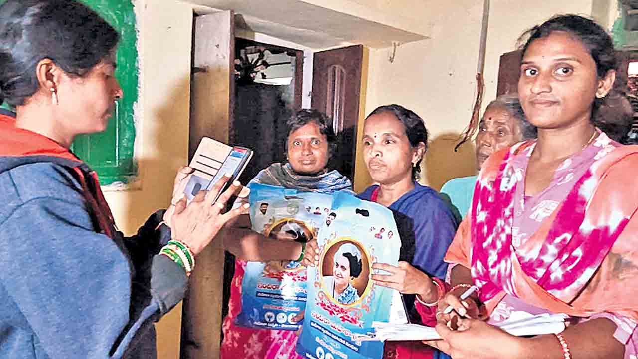 ఎన్నికల వేళ.. తాయిలాల వల