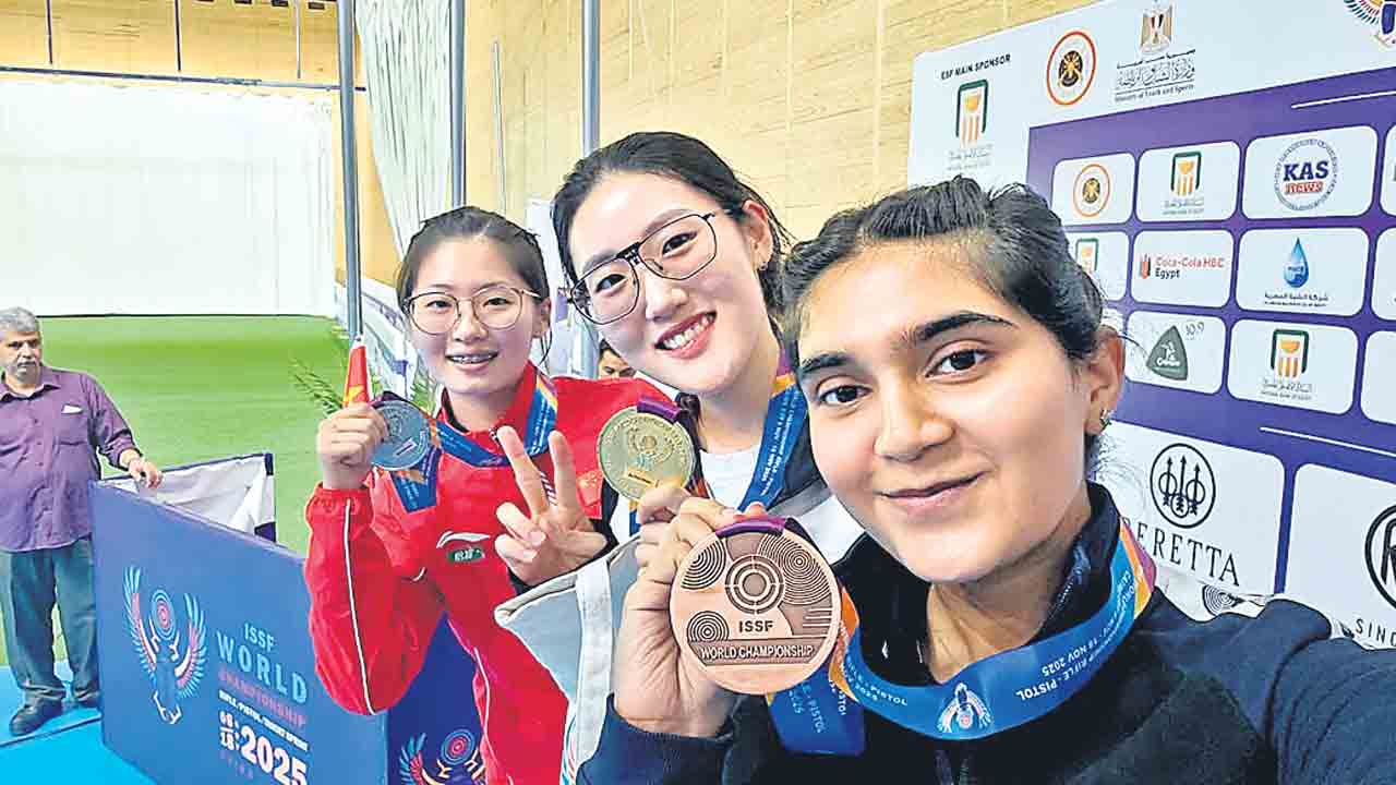 ఇషాకు కాంస్యం.. మూడో పతకం కైవసం