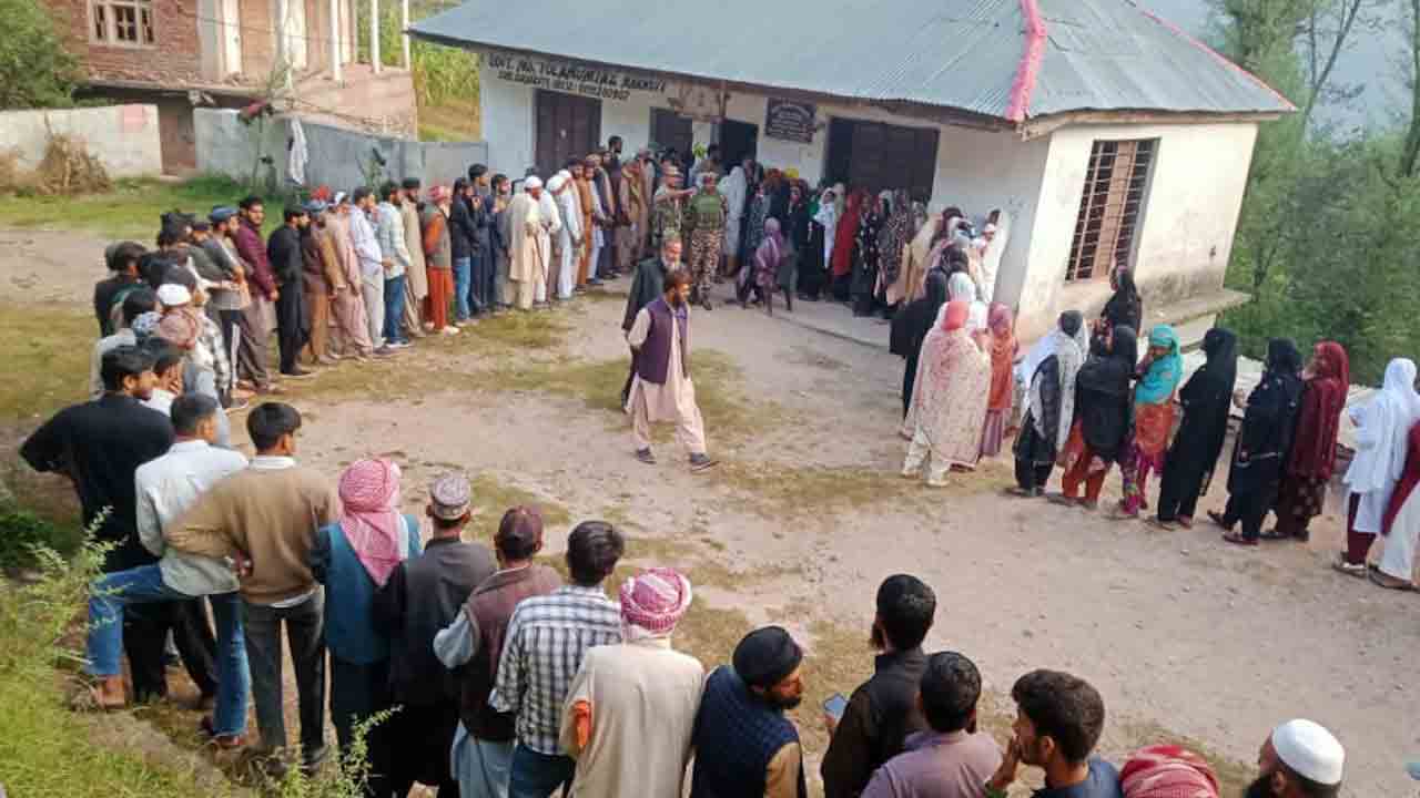 ఉప ఎన్నికల్లో అధికార పార్టీలకు ఎదురు దెబ్బ