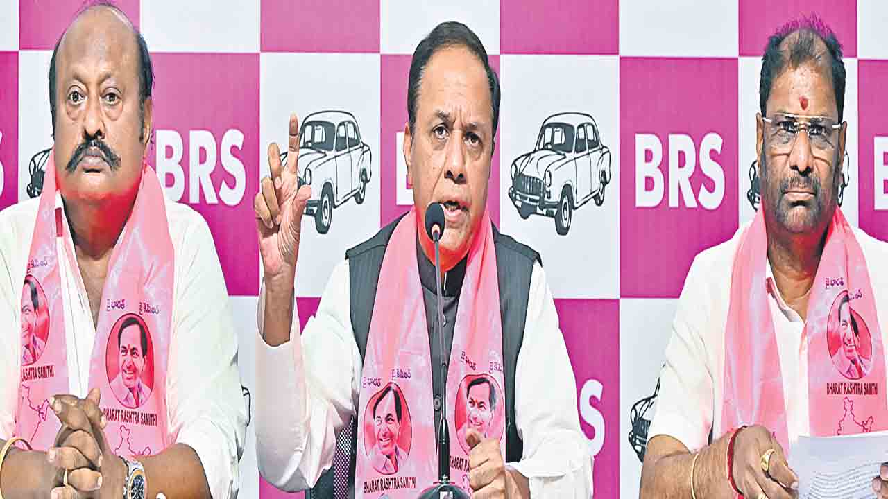 కేటీఆర్‌ను బలహీనపరిచే కుట్ర!