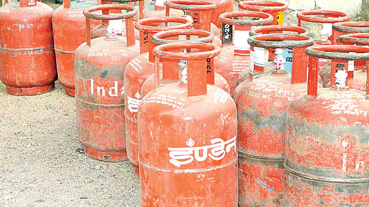 అటకెక్కిన సబ్సిడీ సిలిండర్‌