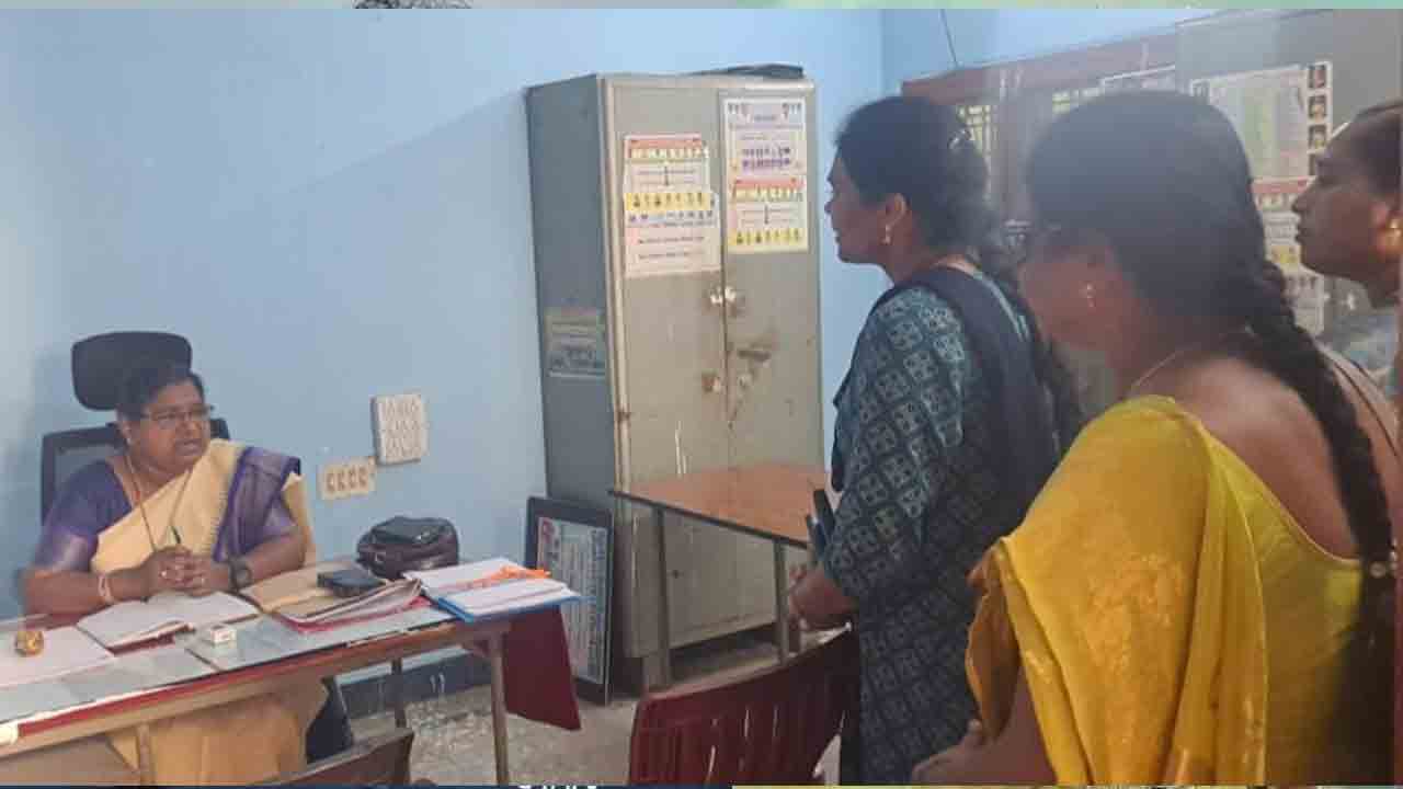 Karimnagar Collectorate | కరీంనగర్ జిల్లా సంక్షేమాధికారిపై ఫిర్యాదులు.. ఐసీడీఎస్ ఆఫీసులో విచారణ