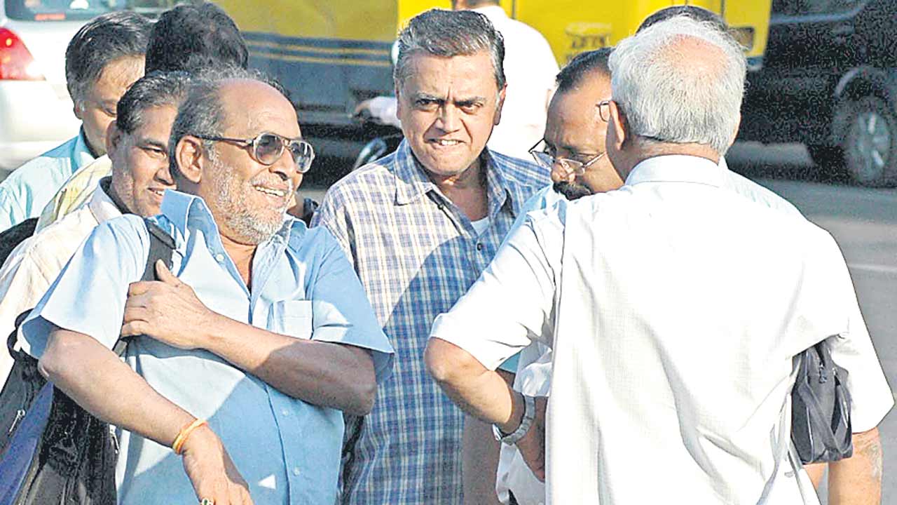 విశ్రాంత ఉద్యోగుల విలాపం మమ్మల్ని బతకనివ్వండి!