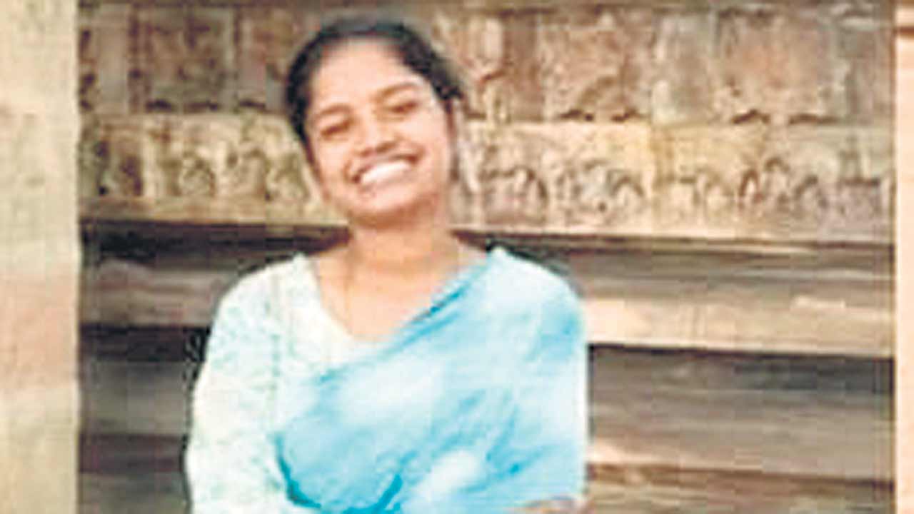 అదనపు కట్నం వేధింపులకు గర్భిణి బలి