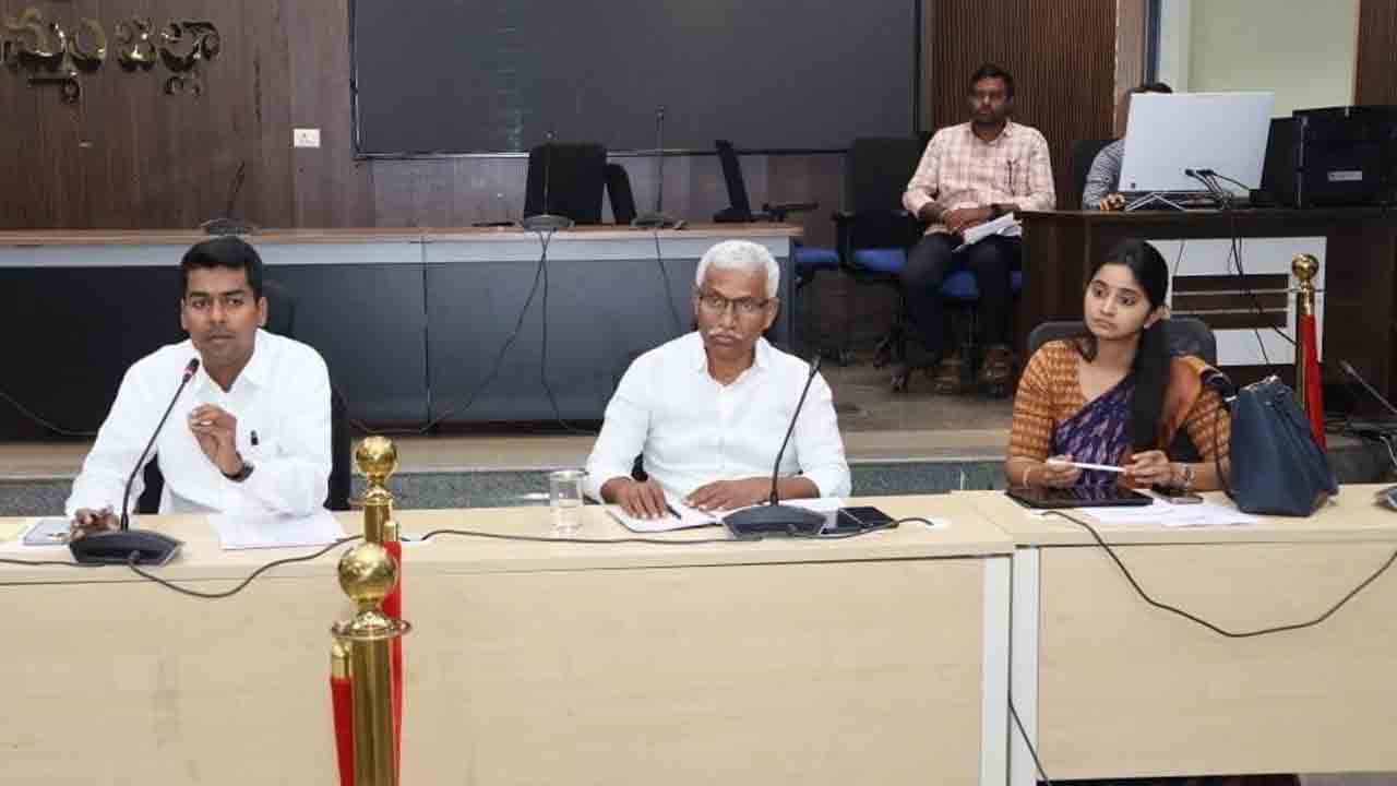 జవాబుదారీగా విధులు నిర్వర్తించాలి