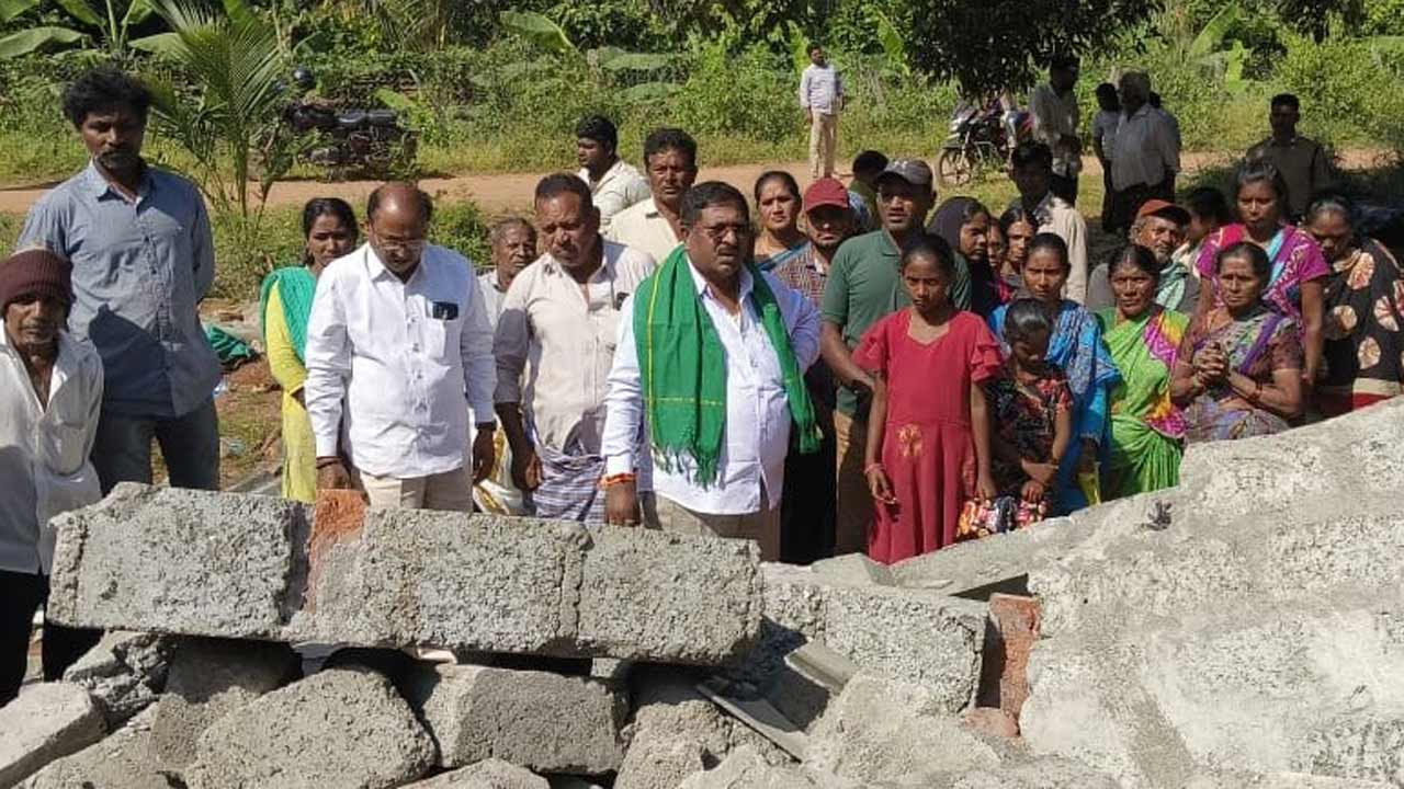 పేదల ఇళ్లు కూల్చడమే ప్రజాపాలనా?