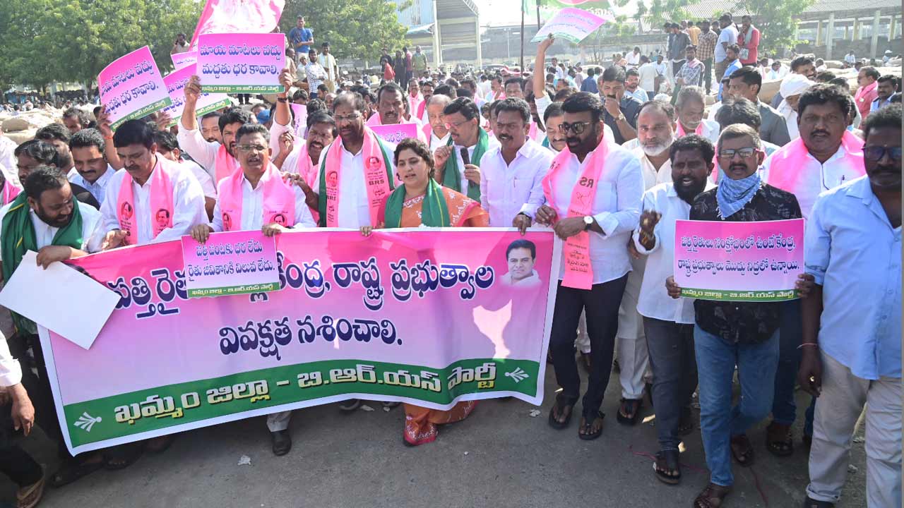 దూదిపూల రైతుకు ‘బీఆర్‌ఎస్‌’ బాసట