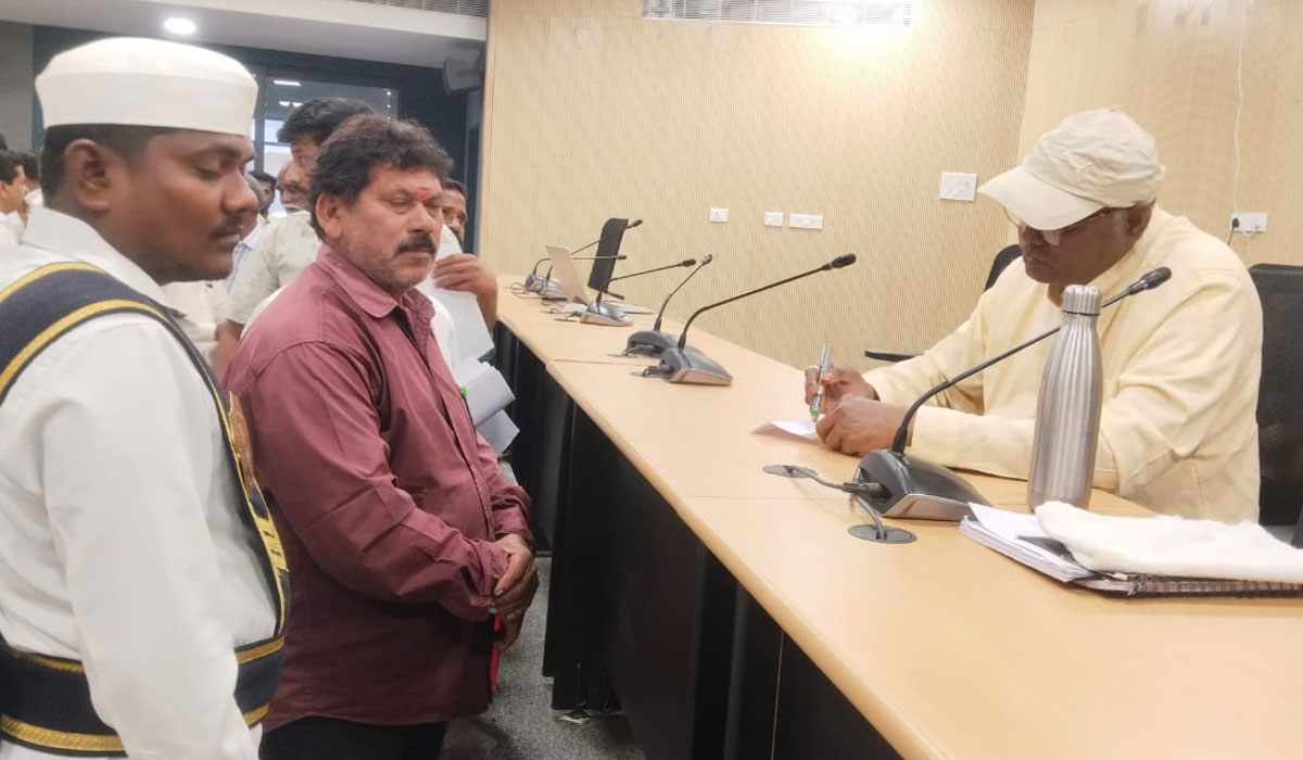 Odela Court | ఓదెల కోర్టు ముందున్న వైన్ షాపులు తరలించాలని వినతి