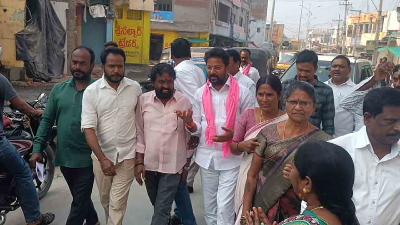 Korukanti Chander | నియంతలా ఎమ్మెల్యే రాజ్‌ ఠాకూర్‌ వ్యవహారం.. రోడ్డున పడ్డ చిరువ్యాపారుల జీవితాలు : కోరుకంటి చందర్