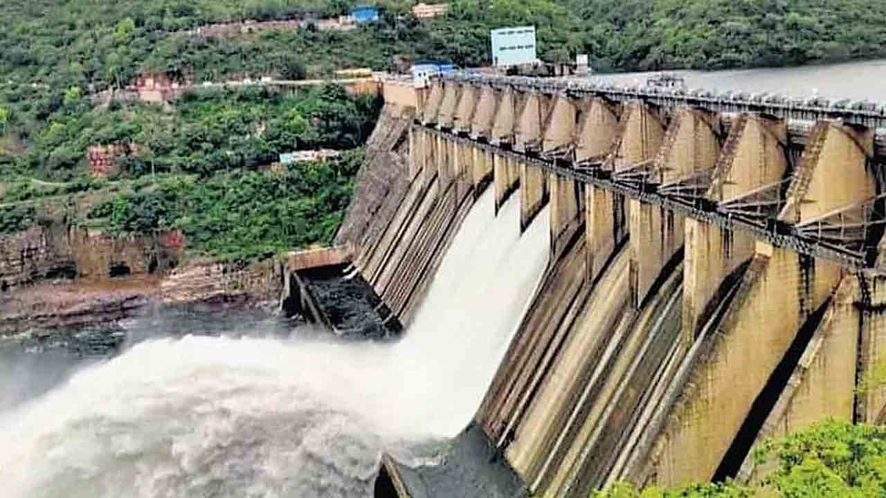 తెలంగాణ ఉద్యమం రాజకీయపరమైందే.. ప్రాజెక్టులు కట్టకుంటే వివక్షనా?