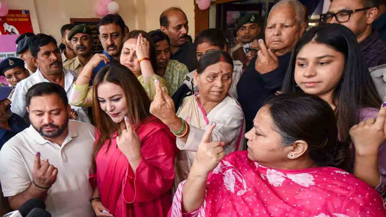 Lalu Yadav | కుటుంబంతో కలిసి ఓటేసిన లాలూ యాదవ్‌.. నవంబర్‌ 14న మార్పు ఖాయమని వ్యాఖ్య