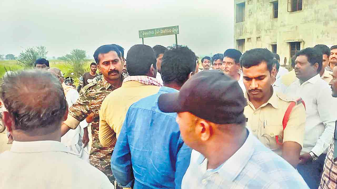 ‘ఫ్రీ కరెంట్‌’ వస్తలేదు.. నిజామాబాద్‌ రూరల్‌ ఎమ్మెల్యేకు నిరసన సెగ