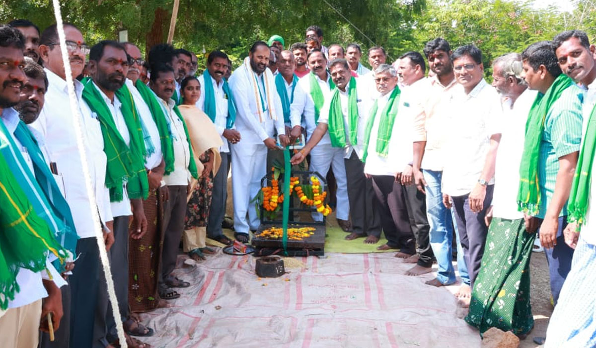 MLA Vijayaramana Rao | కటింగ్ లు లేకుండా ధాన్యం కొనుగోలు చేయాలి.. పెద్దపల్లి ఎమ్మెల్యే విజయరమణారావు