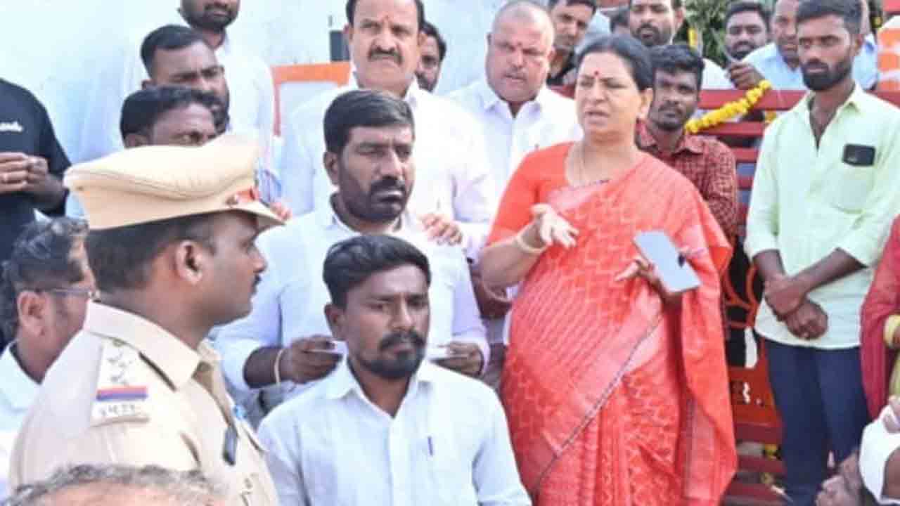 MP DK Aruna | మా కార్యకర్తల జోలికొస్తే ఖబర్దార్.. కాంగ్రెస్‌ దాడులపై ఎంపీ డీకే అరుణ వార్నింగ్‌