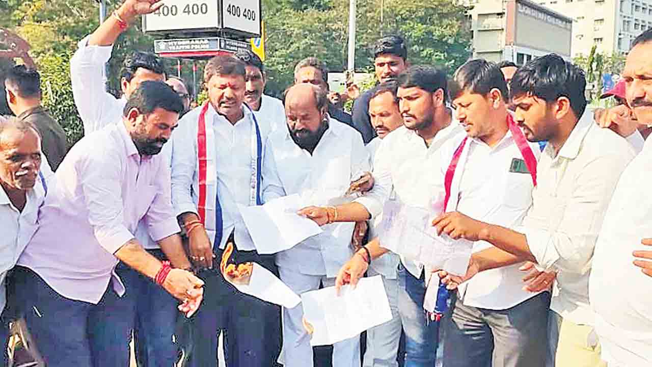 కాంగ్రెస్‌ ప్రభుత్వం బీసీల ద్రోహి