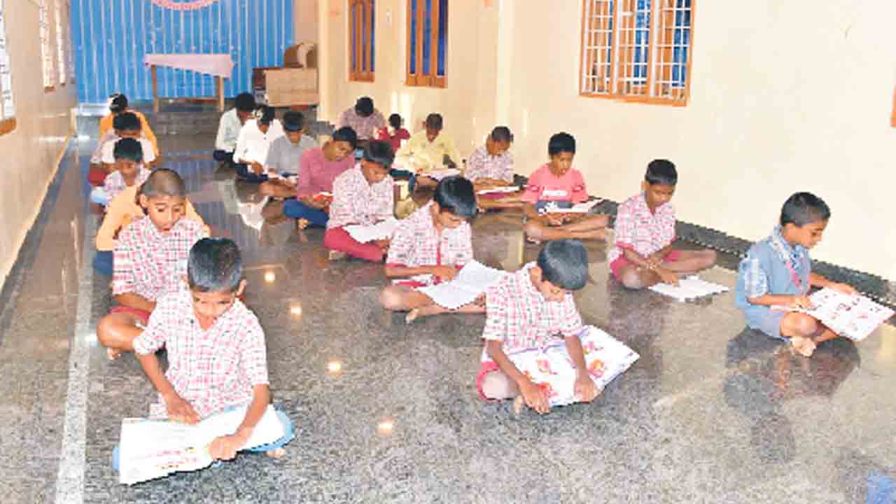 చేయూతనిస్తూ..