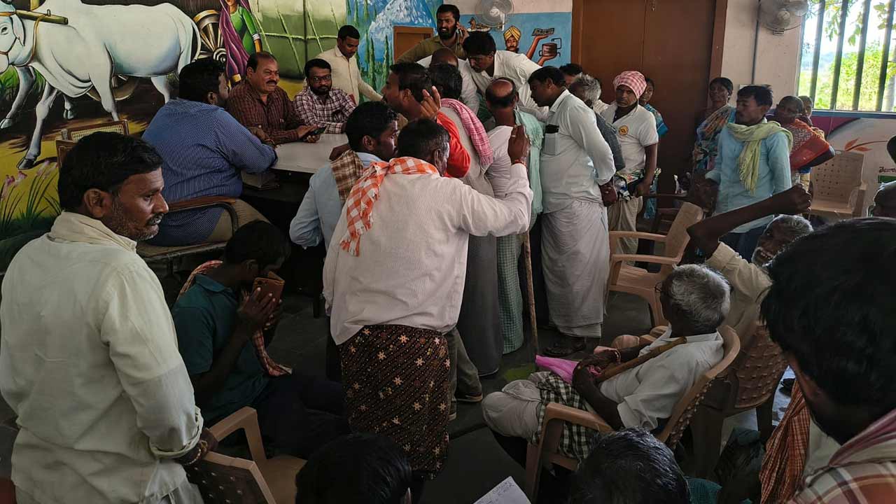 సరిపడా గన్నీ బ్యాగులు ఇవ్వాలి