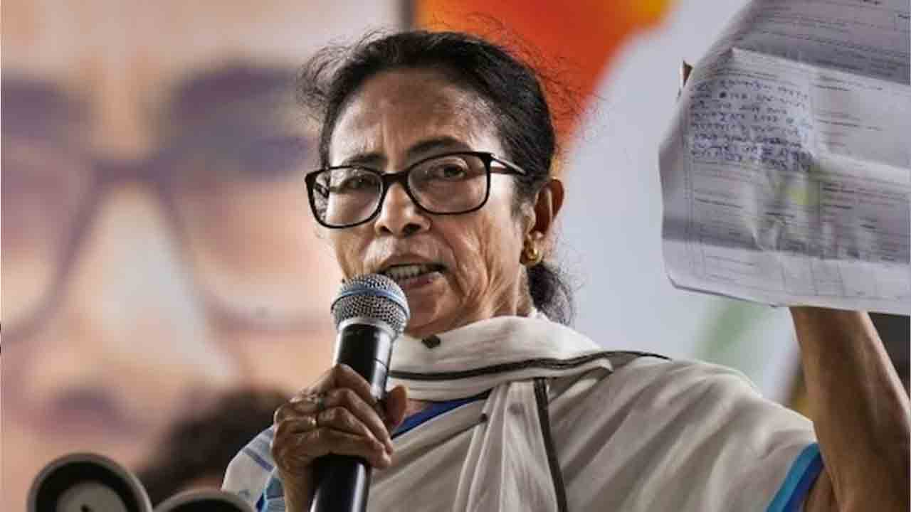 Mamata Banerjee | ‘ఎస్‌ఐఆర్‌ కోసం ఇంకెంత మంది చావాలి’.. పోల్‌ అధికారిణి ఆత్మహత్యపై బెంగాల్‌ సీఎం