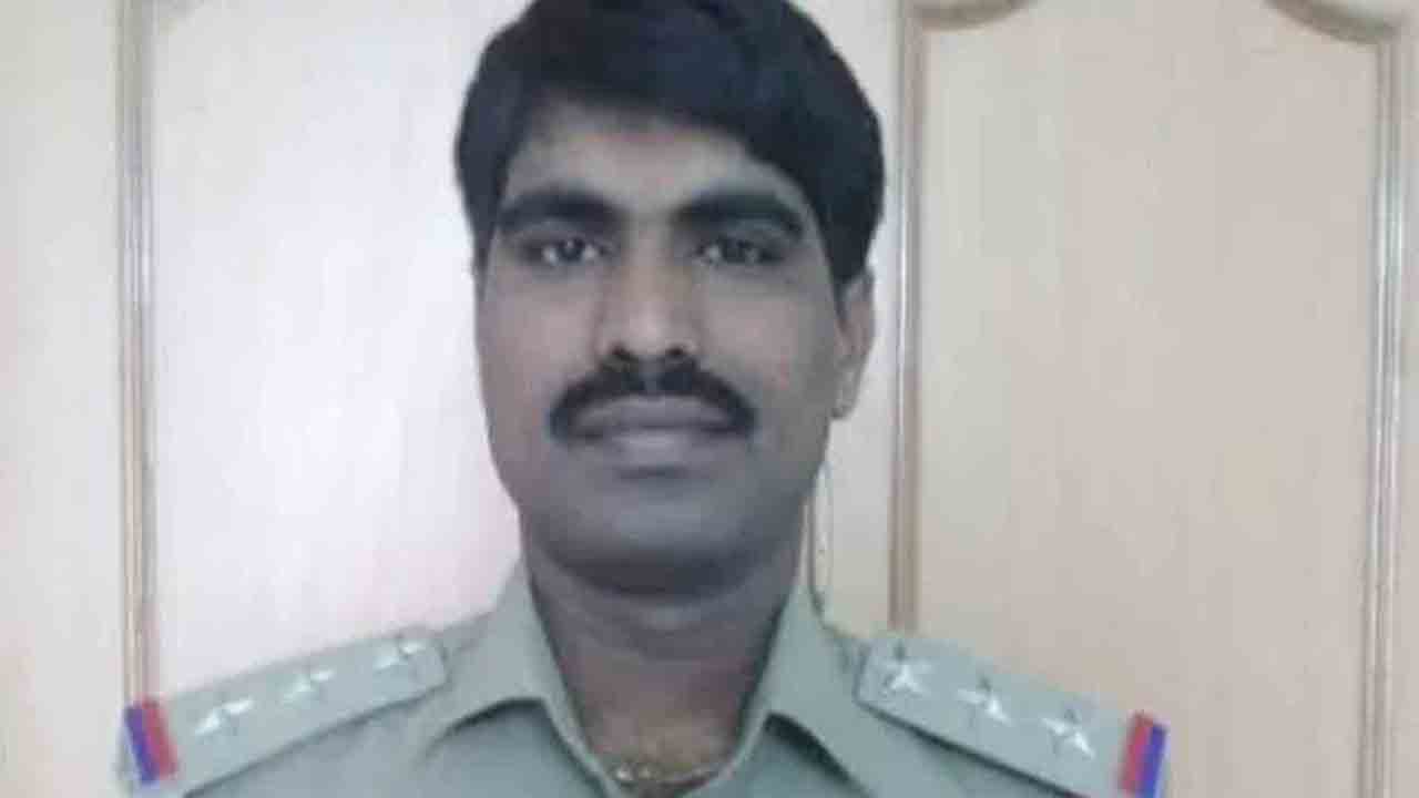 సీఐ, కానిస్టేబుల్‌ సస్పెన్షన్‌