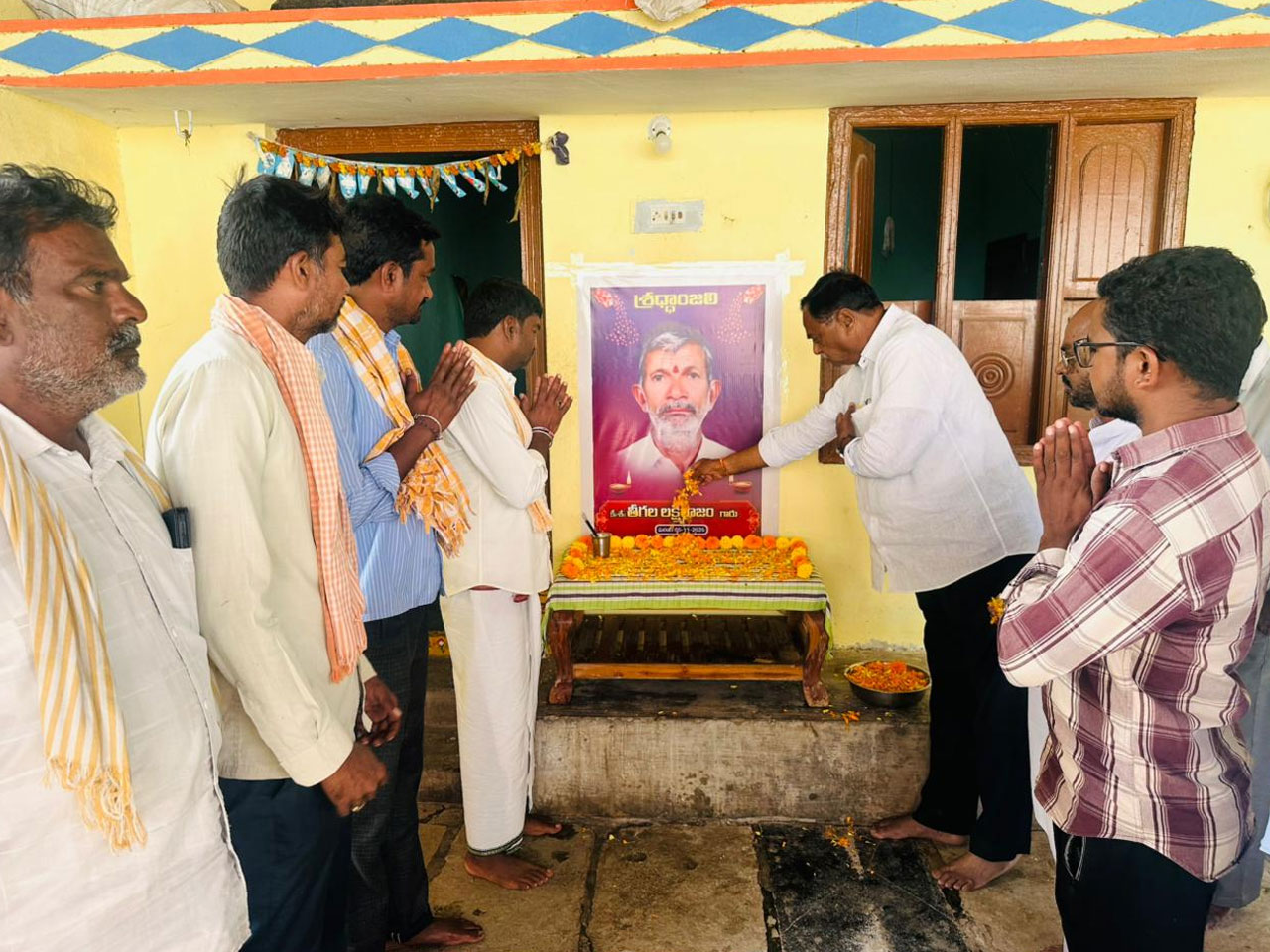 Dasari Manohar Reddy | హన్మంతునిపేట మాజీ సర్పంచ్ సదయ్యకు పితృవియోగం.. మృతుడి కుటుంబాన్ని పరామర్శించిన మనోహర్ రెడ్డి