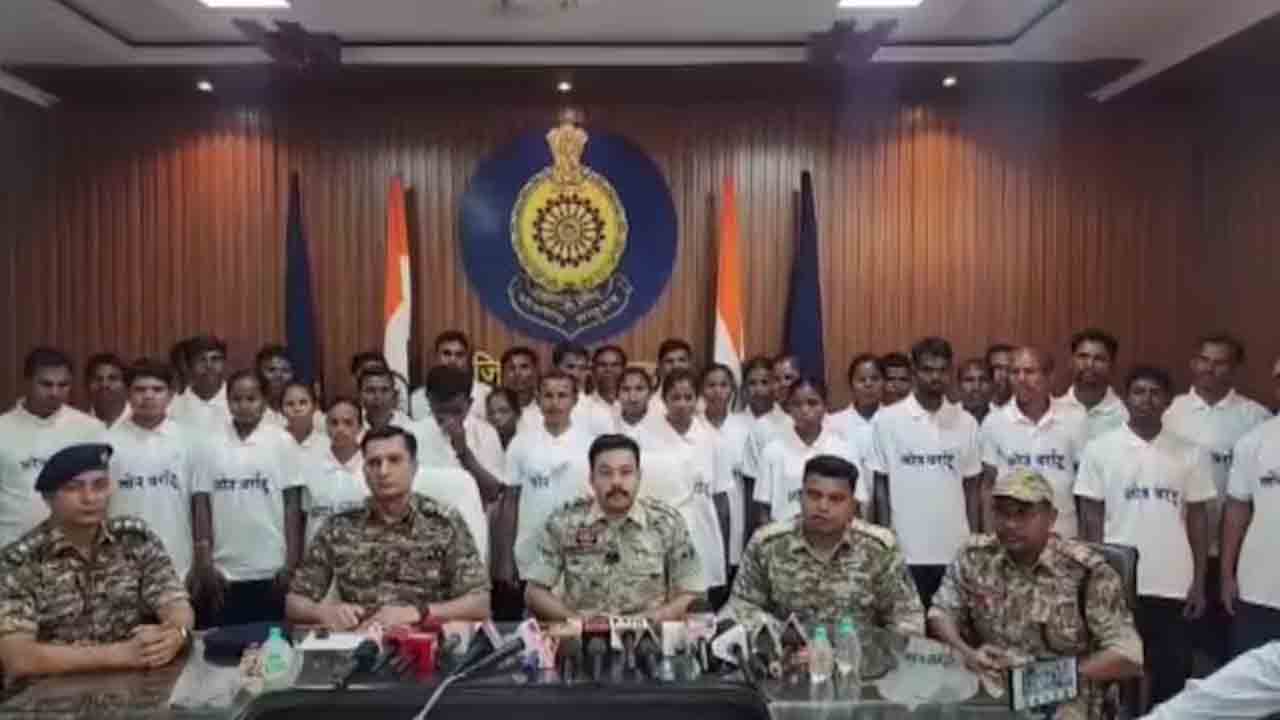 Maoists | మావోయిస్టులకు మరో ఎదురుదెబ్బ.. బస్తర్‌లో 37 మంది లొంగుబాటు