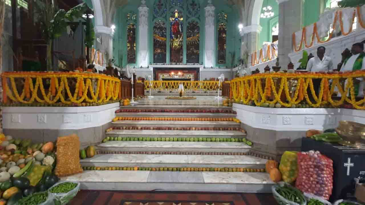 Medak Church | ఘనంగా కోత కాలపు పండుగ.. ఏసయ్య నామ సంకీర్తనలతో మార్మోగిన మెదక్ చర్చి