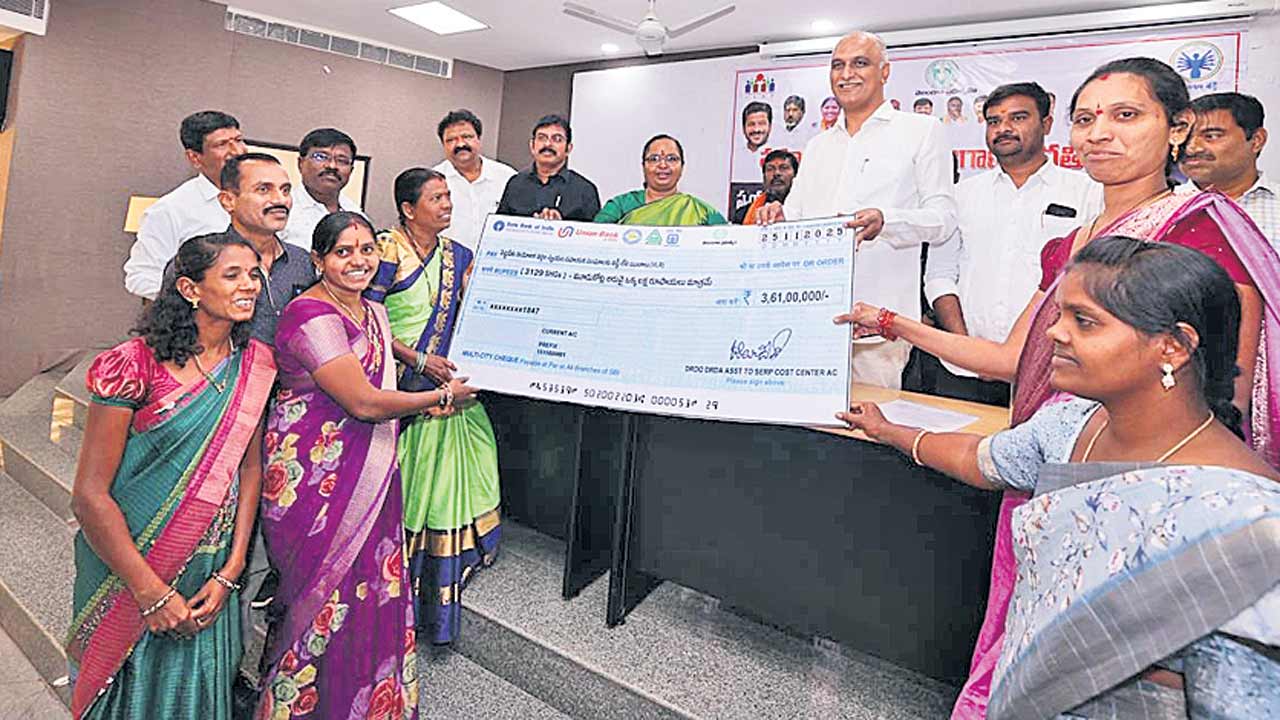 ఎన్నికలప్పుడే పథకాల అమలు