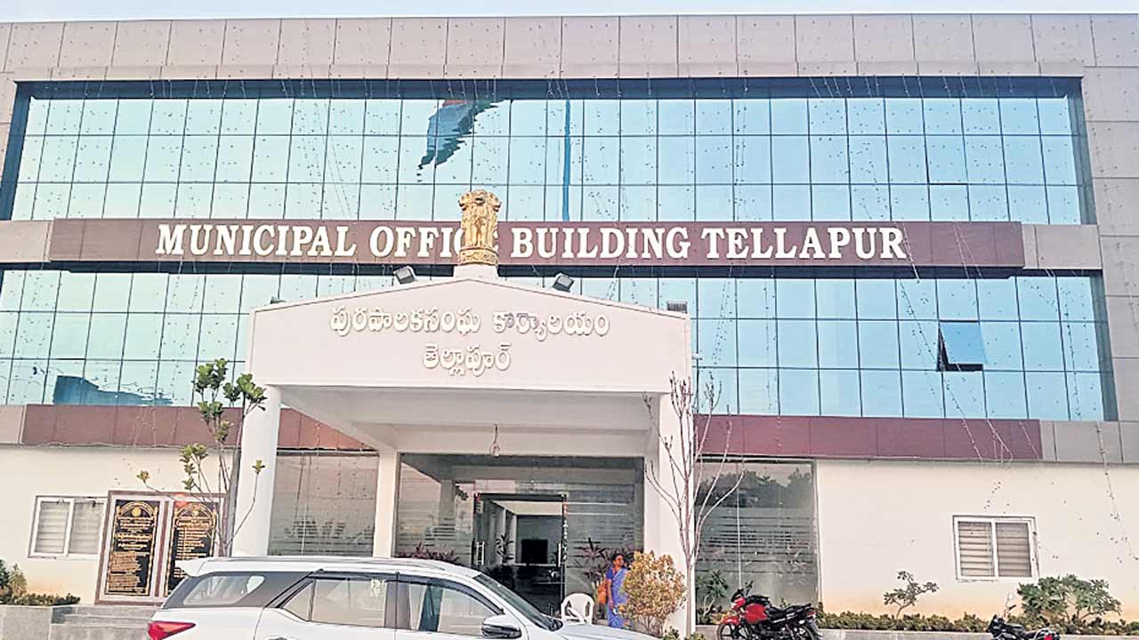 జీహెచ్‌ఎంసీలోకి మూడు బల్దియాలు