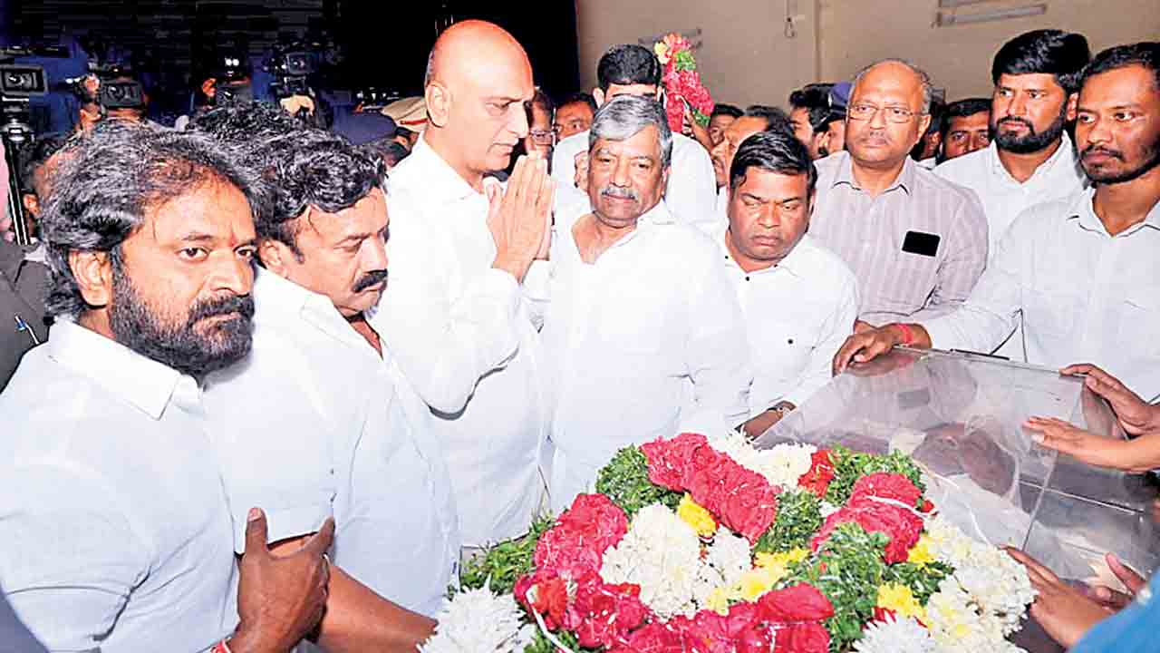 అందెశ్రీ మృతి బాధాకరం